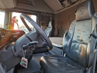 Scania R 2016 - R580 V8 Topline 6x2 - Box with sidedoors - Retarder - Full air - Leather image 7