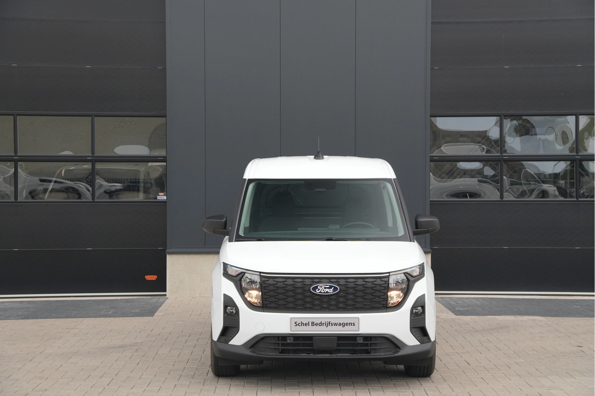 Ford E-Transit Courier 2026 - Trend 46 kWh 136pk - Stoel/Stuurverwarming - Camera - Cruise - Carplay/Android - Rijklaar Bild 3