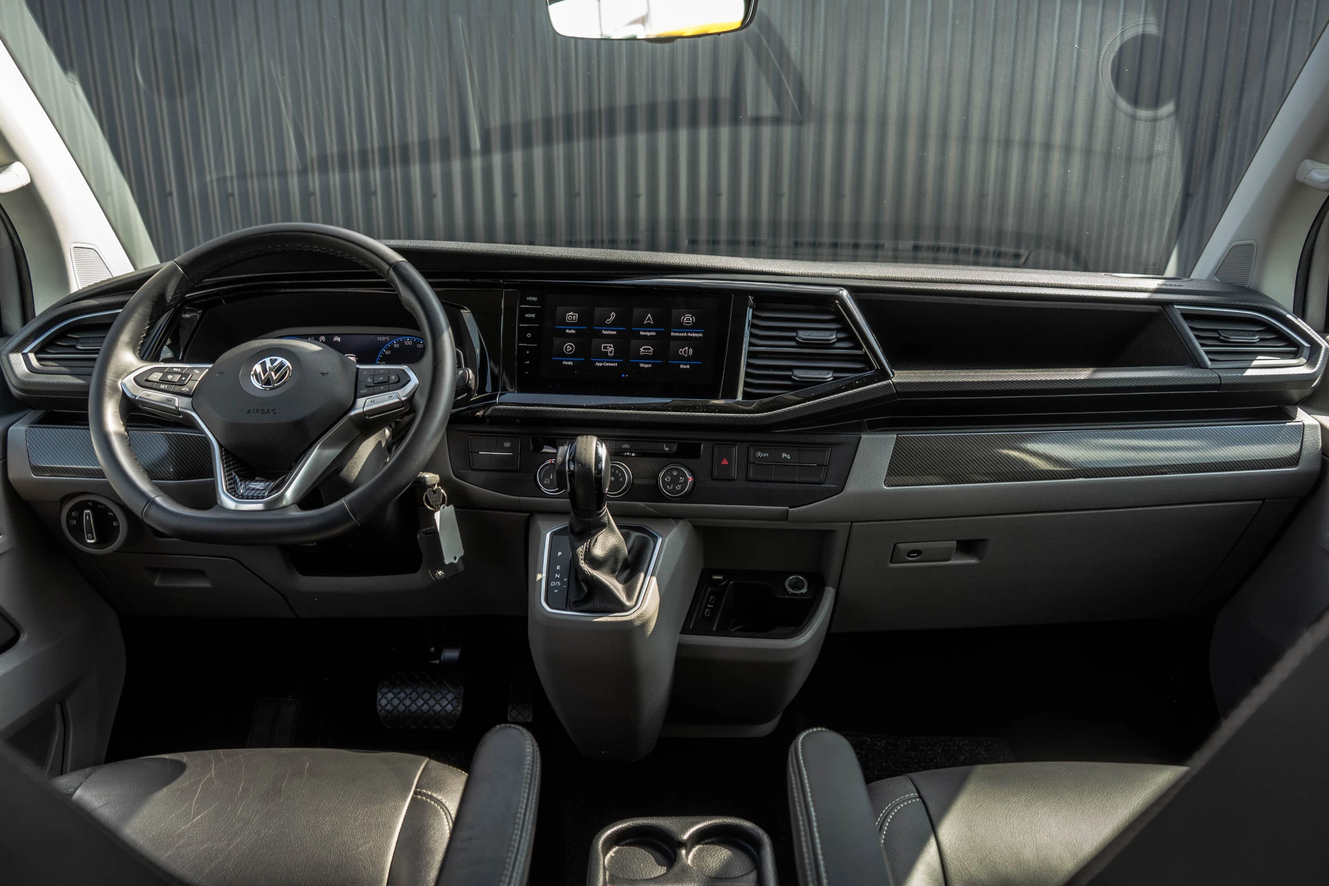 Volkswagen Transporter 2021 - T6.1 2.0 TDI L2H1 | BULLI | 150 PK | Automaat | LED | Camera | Carplay | PDC | Zijschuifdeur L+R zdjęcie 30