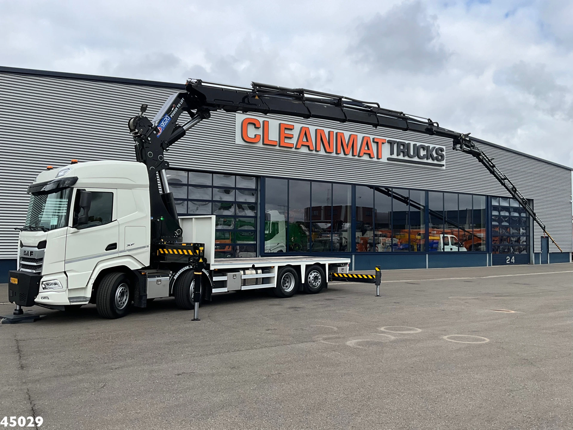 DAF FAX XF 530 Euro 6 HMF 95 Tonmeter laadkraan + Fly-Jib NEW & UNUSED! 2026 image 1