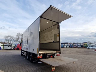 Mercedes-Benz Actros 2018 - 2646 6x2 - Isolated box with sidedoors - Zepro Loadlift - Full air obrazek 7