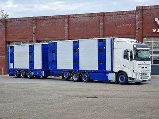 Volvo FH 2016 - 13.500 Globetrotter 8x2*6 - 3 deck livestock + Trailer - 110M2 - Ventilation - Custom interior afbeelding 2 miniatuur