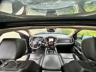 Dodge Ram 1500 2018 - 4X4 5.7 V8 4x4 Crew Cab Laramie black out lpg imagem 13