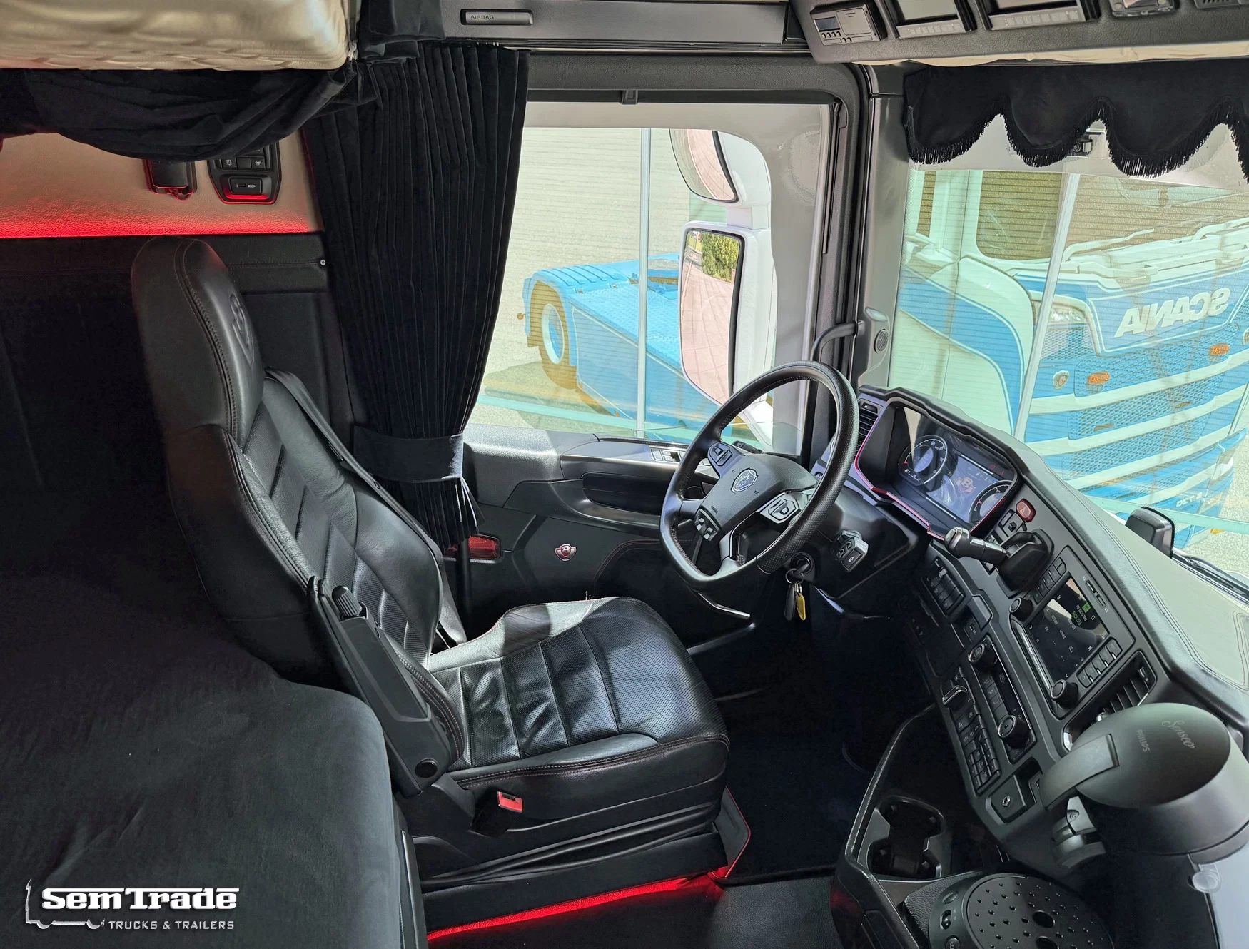 Scania S 2017 - S730 V8 NGS KING FULL OPTIONS SPECIAL INTERIOR SPECIAL SHOW TRUCK IN NEW CONDITION obrázek 11