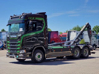 Scania S 2023 - 590S V8 NGS 6x4 - HIAB Multilift 24T - Like new - Retarder - Full air - Leather obrazek 4