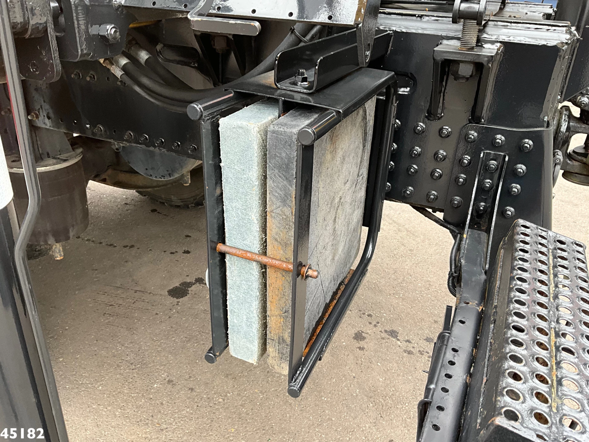 MAN TGM 2010 - 13.290 4x4 Hiab 9 Tonmeter laadkraan Just 222.472 km! image 11