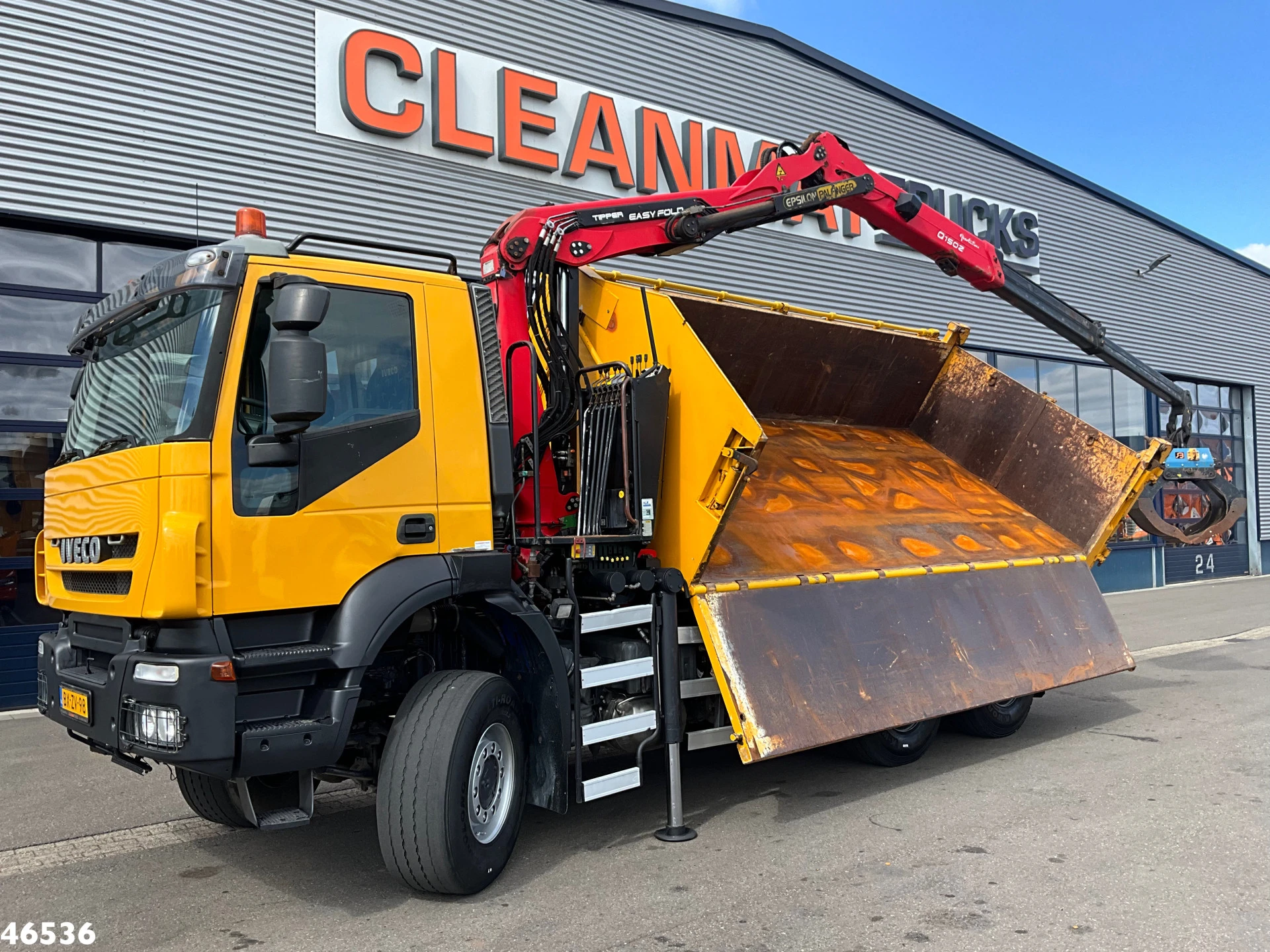 Iveco Trakker 2011 - AD380T41W 6x6 Palfinger 15 Tonmeter Z-kraan Just 225.390 km! afbeelding 1