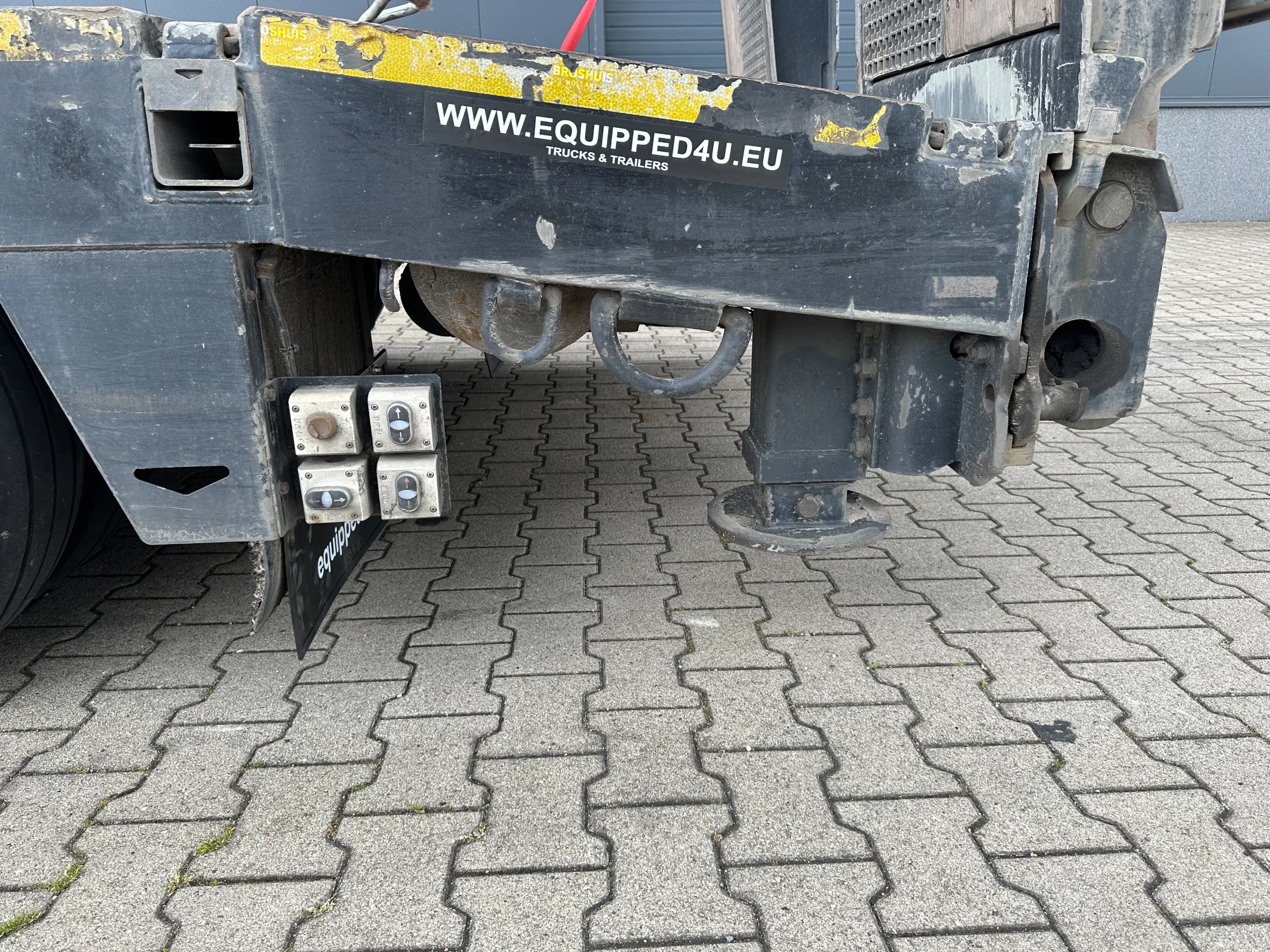 Broshuis 2019 - 3ABSD Lowloader 3-axle / GVW: 59.000kg / Neck: 23.000kg / hydraulic steering + ramps + loading table / 4.60m extendable / winch / liftaxle afbeelding 33