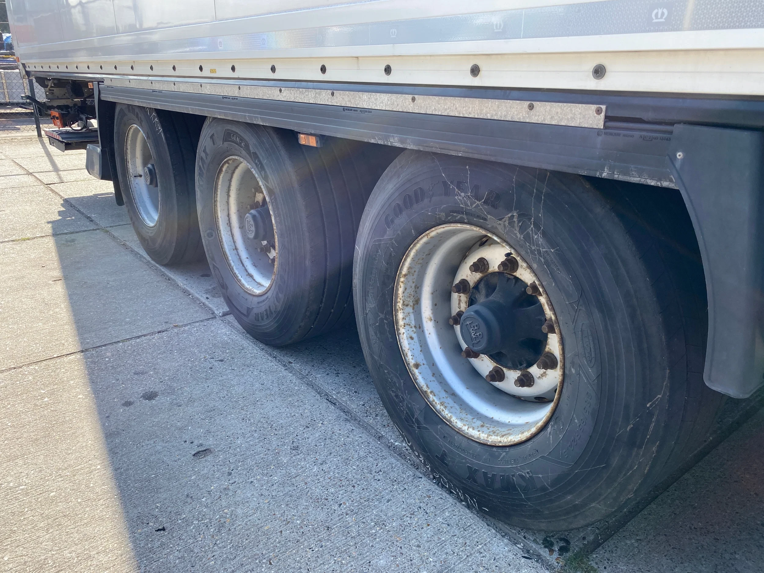 Krone 2021 - SD / Closed Box / Dhollandia / 1x Lift Axle image 7