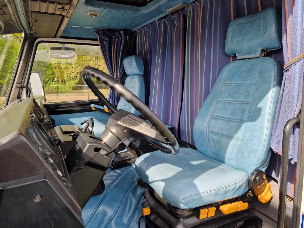 Scania R142-V8 1987 - 420 V8 - Old timer - Clean chassis/cab/interior - Dutch registration imagen 11