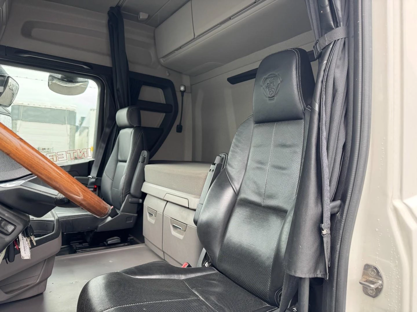 Scania R 2020 - R650 6x2*4 full air ,retarder Bild 6
