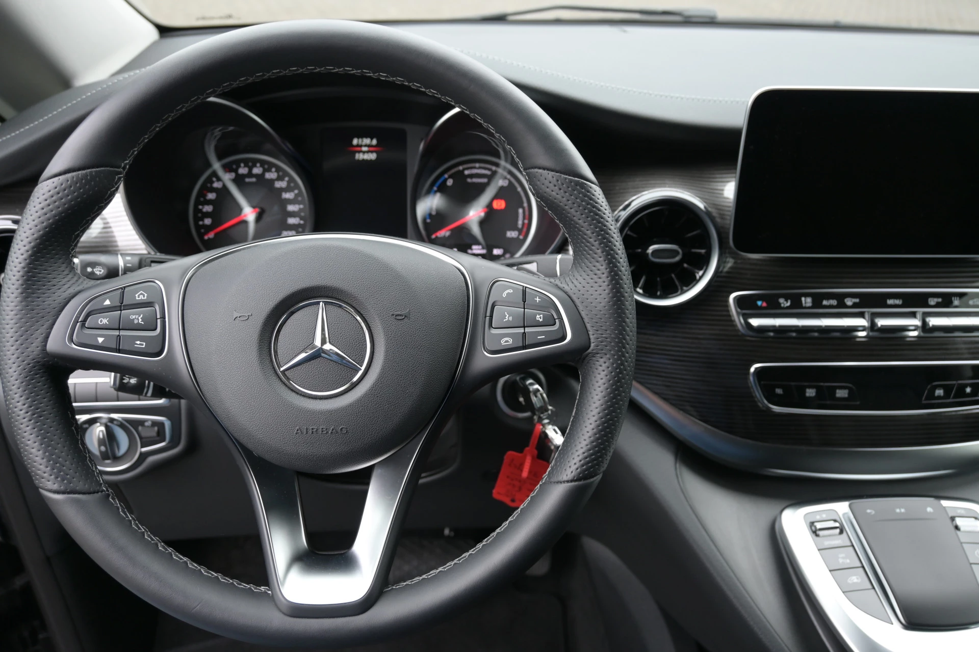 Mercedes-Benz EQV 2023 - 300 L3 Avantgarde 90 kWh Bild 17