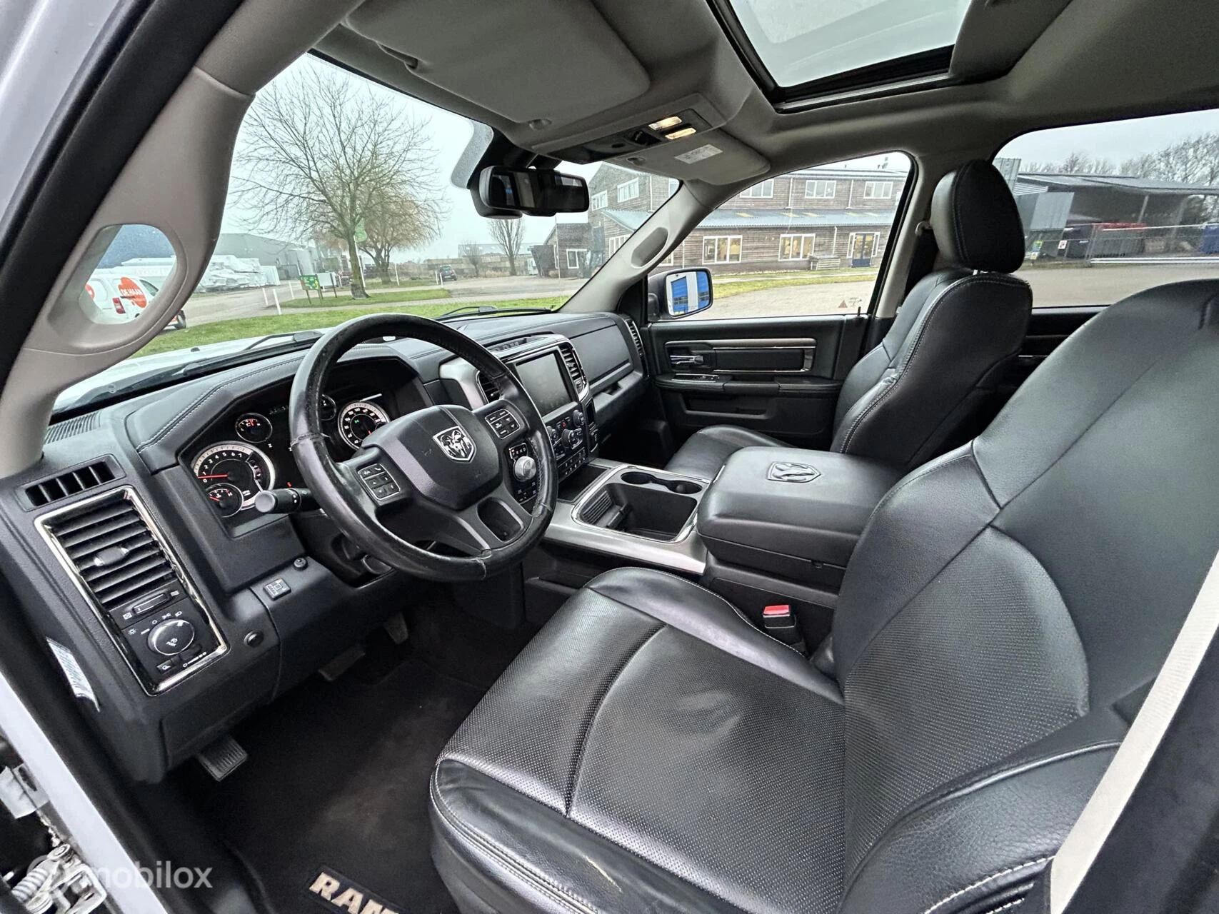 Dodge Ram 1500 2016 - Sport 5.7 V8 Crew Cab 6'4 lpg 4x4 Bild 18