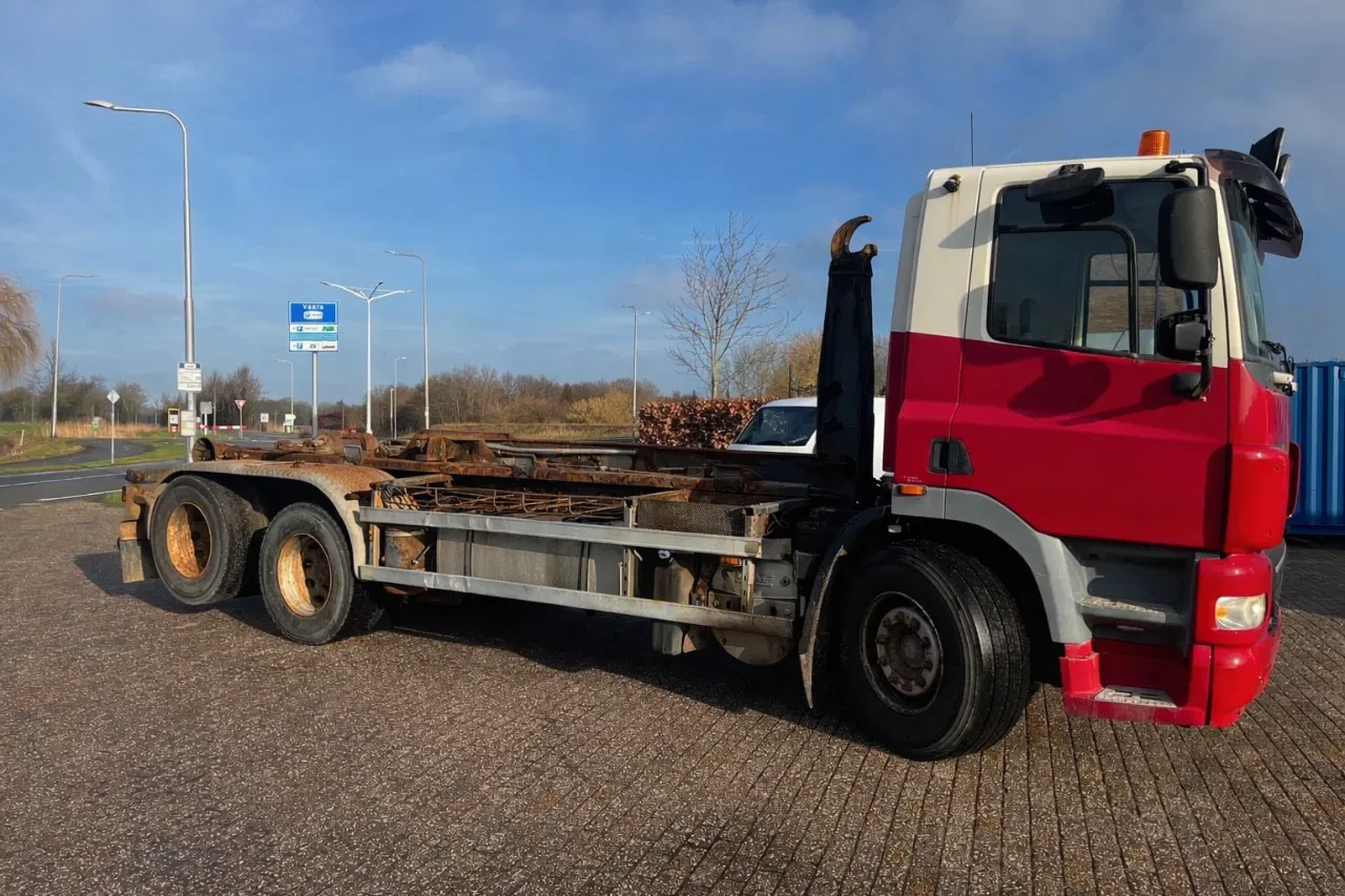 DAF 85 2007 - CF | 6x2 | Chassis Cabin | Hooksystem | 2007 imagem 4