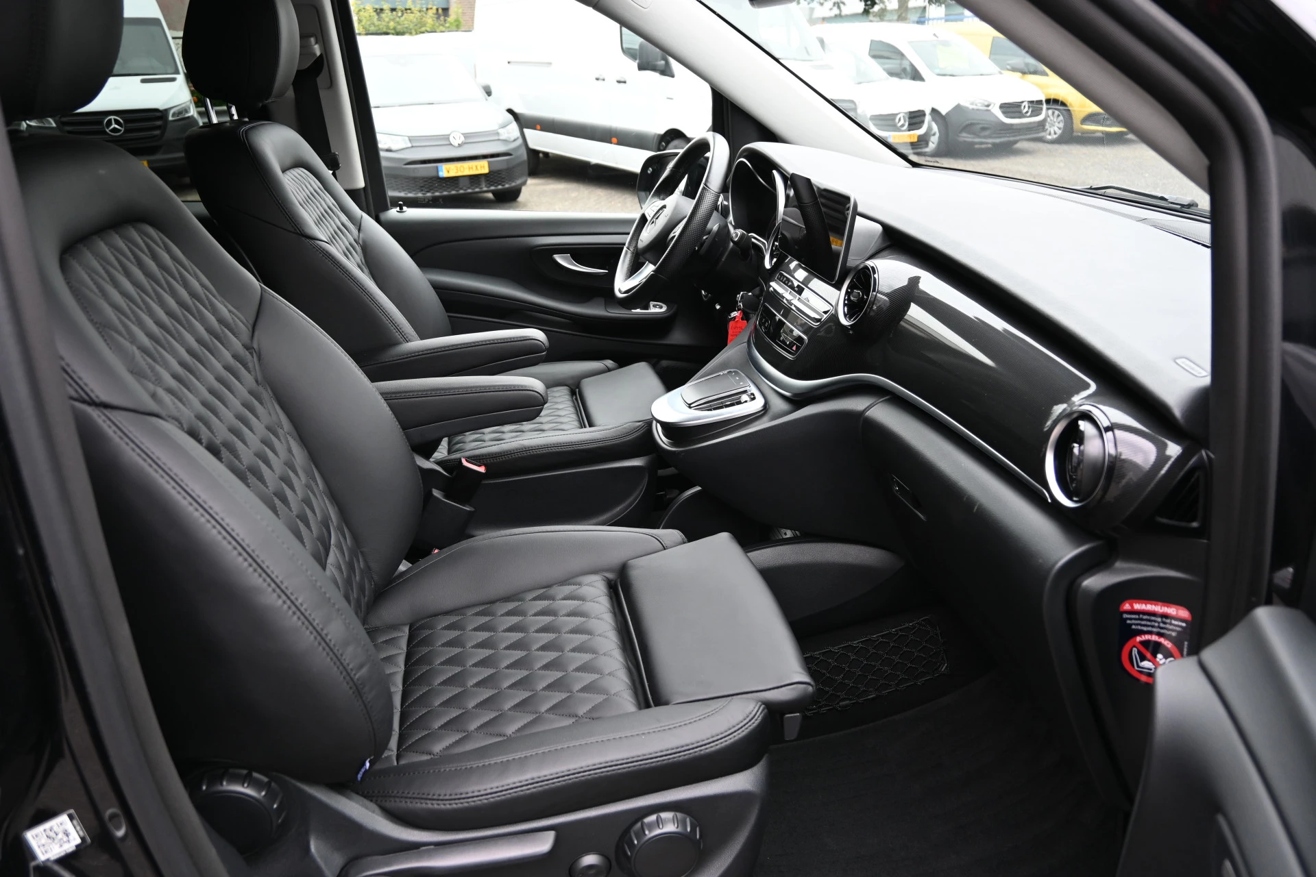 Mercedes-Benz V-Class 2024 - 250d L2 DC Bild 11