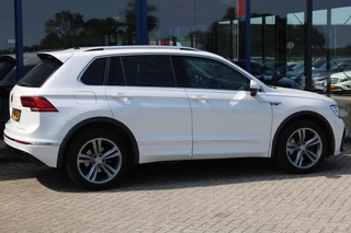 Volkswagen Tiguan 2018 - 2.0 TSI 4Motion Highline R-Line PANORAMADAK VIRTUAL ACC TREKHAAK image 3