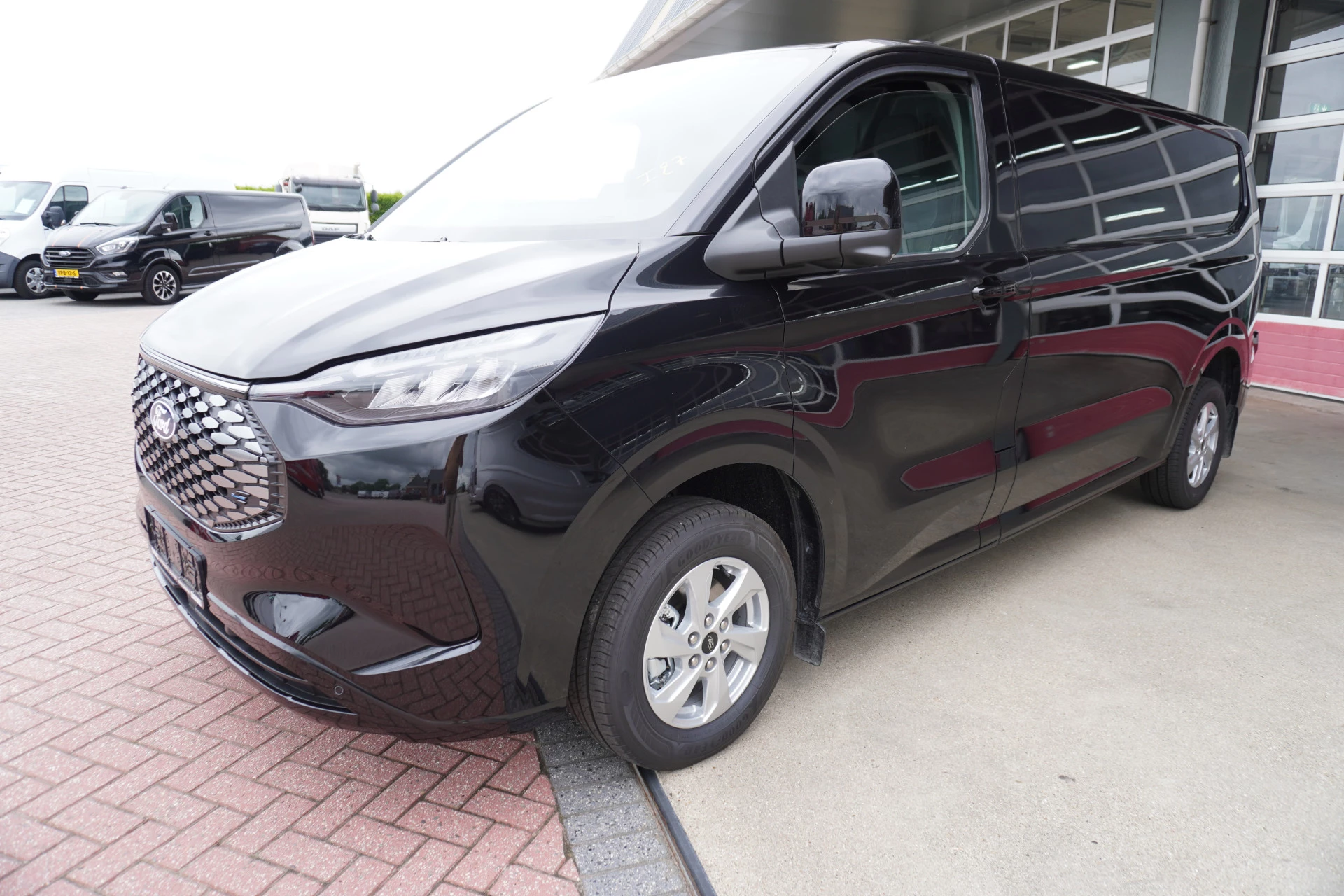 Ford E-Transit 2026 - Cust. 340 L2H1 Limited 71 kWh 218PK Automaat image 9