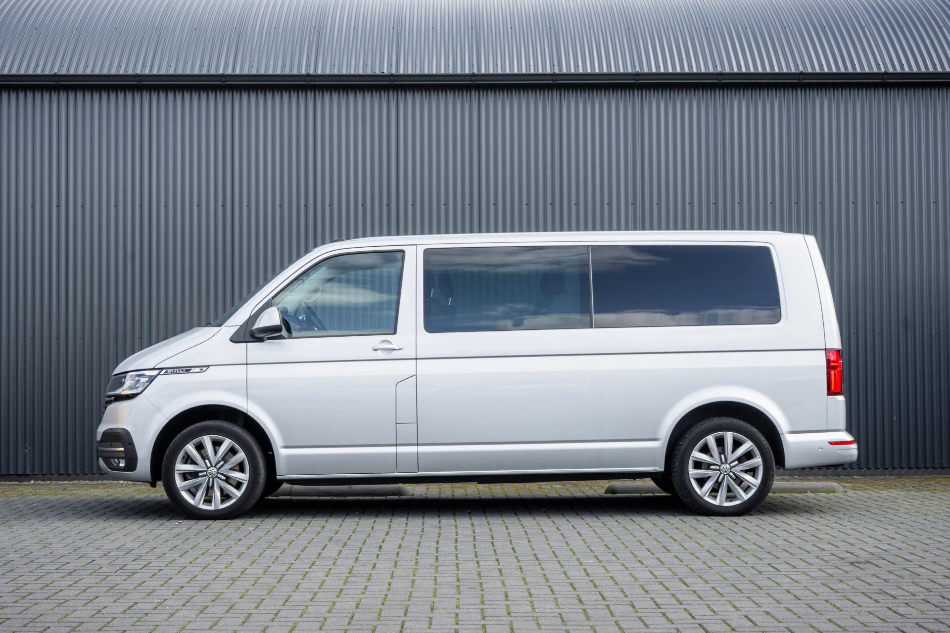 Volkswagen Transporter 2020 - T6.1 2.0 TDI L2H1 | DC | Bulli | 200PK | Leder | Carplay | Virtual | Adapt Cruise zdjęcie 5