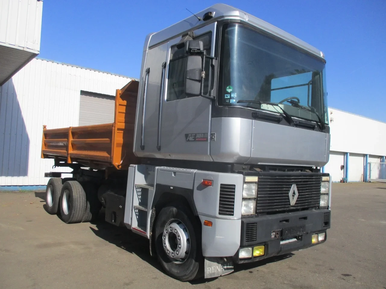 Renault Magnum AE 1993 - 385 TI , 6x4, 3 Way Tipper ,Manual , Airco ,Spring suspension afbeelding 4