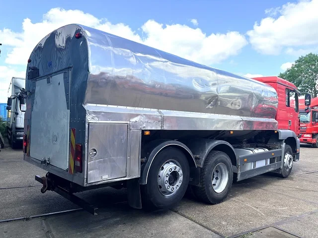 MAN TGA 2001 - 26.310 A 6x2 15.000 WATERTANK (ZF16 MANUAL GEARBOX / STEEL SUSPENSION FRONT-AXLE / LIFT-AXLE / COUNTER / PUMP)ETC. afbeelding 3