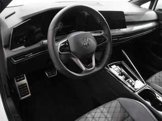 Volkswagen Golf 2024 - 1.5 eTSI DSG R-Line obrázek 2 náhled