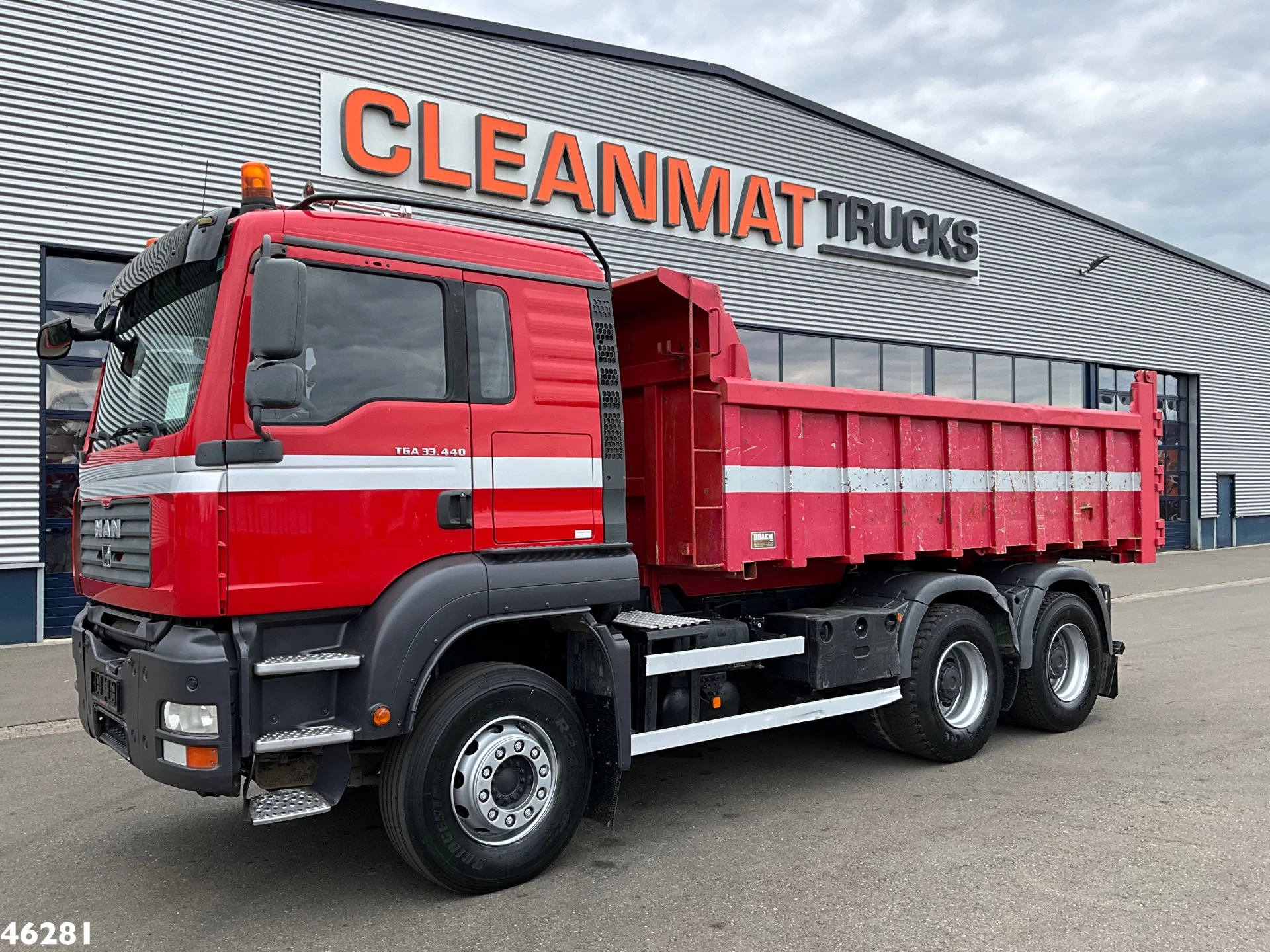 MAN TGA 2007 - 33.440 6x4 Manual Full steel Kipper 12m³ Just 205.947 km! image 2