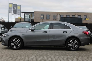 Mercedes-Benz A-Class 2020 - 250e AUT8 Premium LEDER CARPLAY WIDESCREEN SFEER CAMERA изображение 10