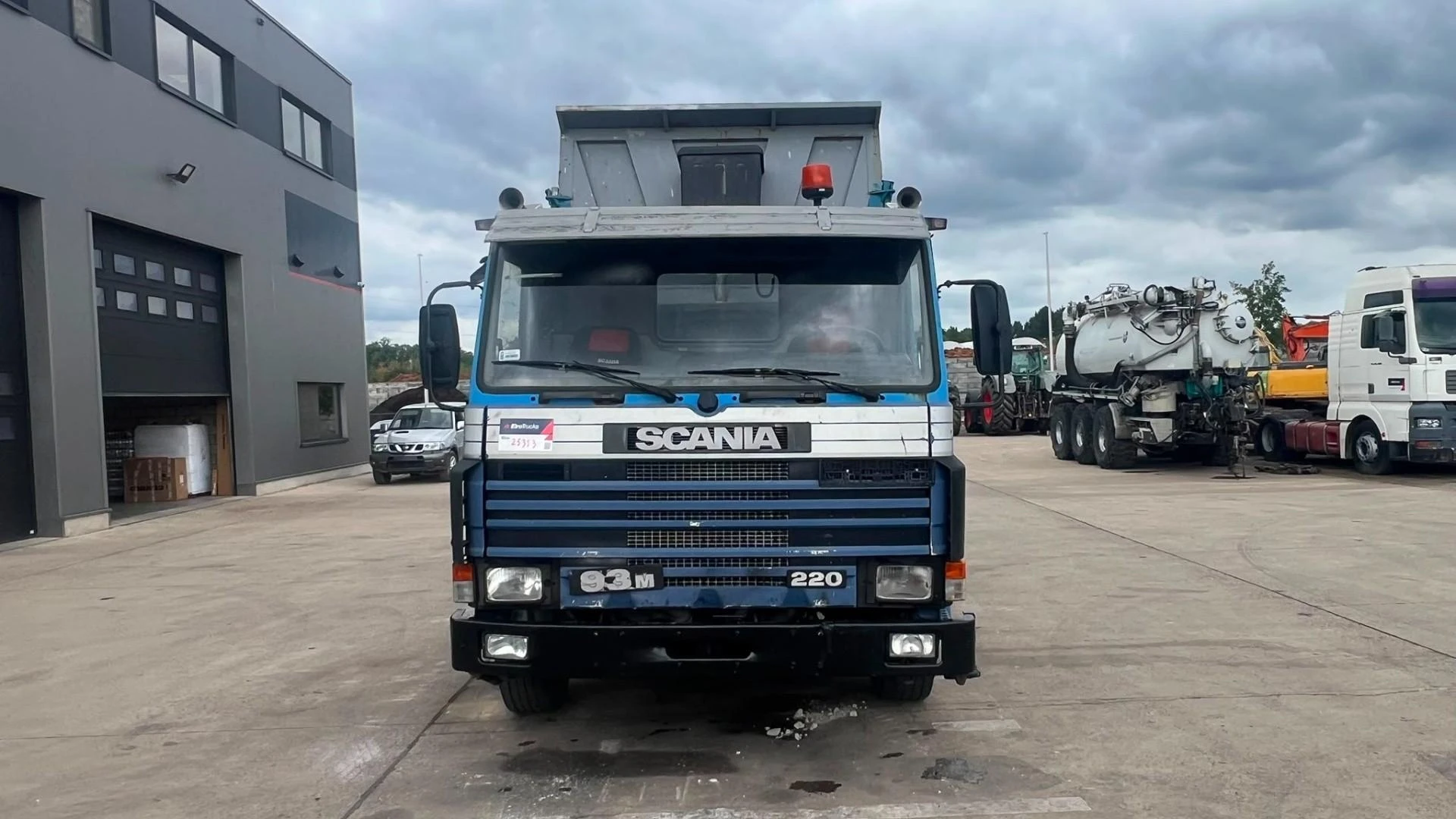 Scania 93 - 220 1999 image 2