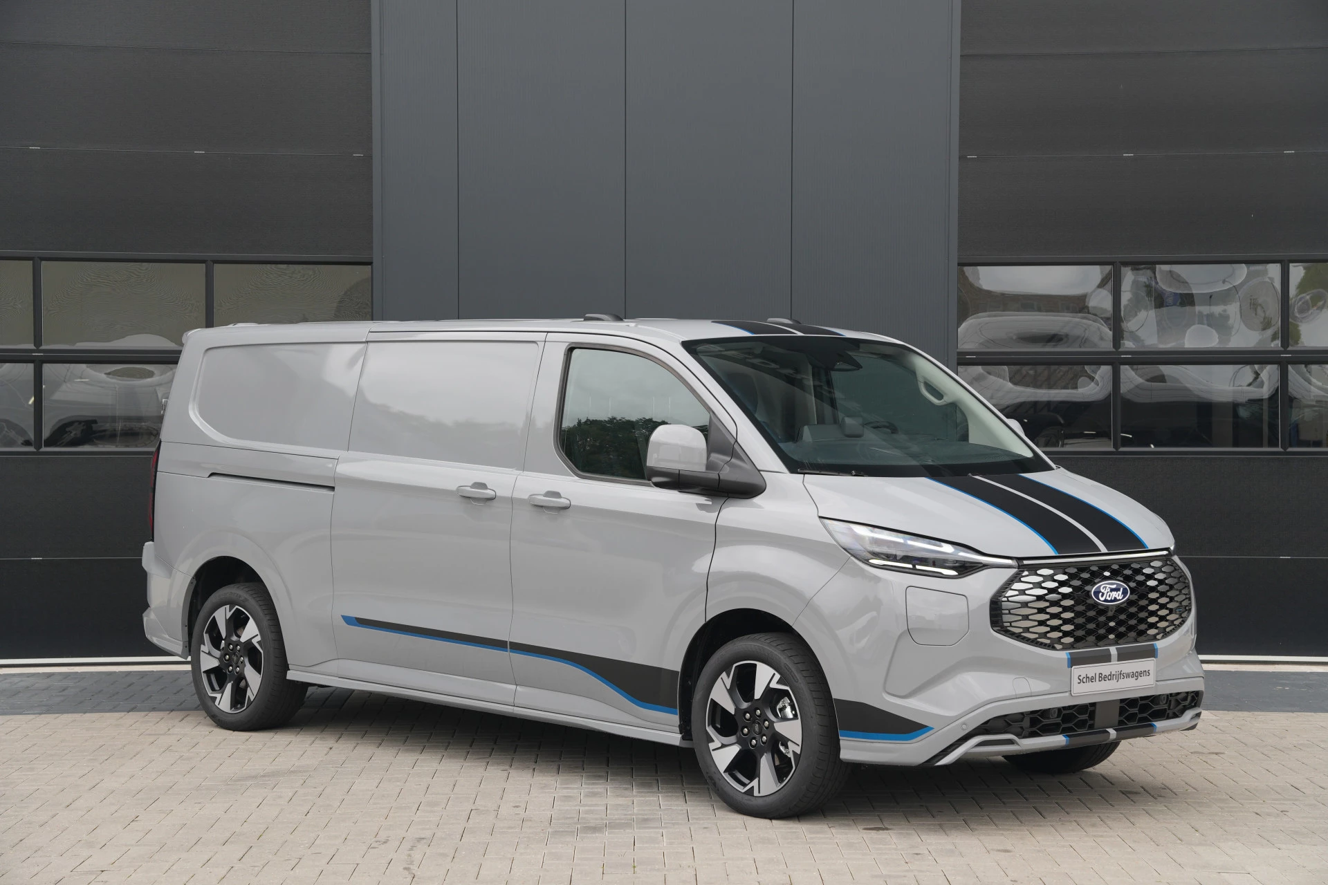 Ford E-Transit Custom 2026 - 340 L2H1 Sport 71 kWh 218pk - 2x Schuif - AGR Stoel - ACC - B&O - Navi - Stoel/Stuurverwarming - 360 Camera - Blindspot - Wegklapbare Trekhaak - Rijklaar Bild 3