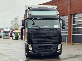 Volvo FH 2013 - 13.460 Globetrotter XL 6x2 - Box with side doors - Loadlift + Kelberg trailer 2012 with loadlift afbeelding 2