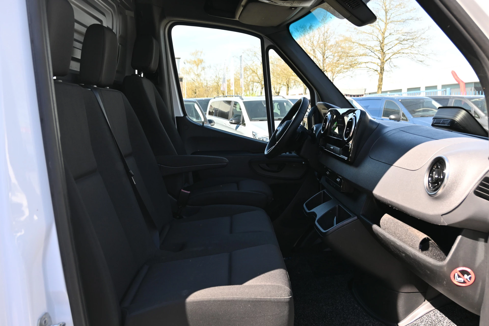 Mercedes-Benz Sprinter 2024 - 317 CDI L2H2 Pro obrázek 8