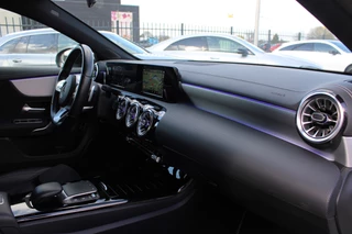 Mercedes-Benz A-Class 2021 - 250e AUT8 AMG Limited NIGHT PAKKET SFEER CARPLAY DAB NAVI obrazek 16