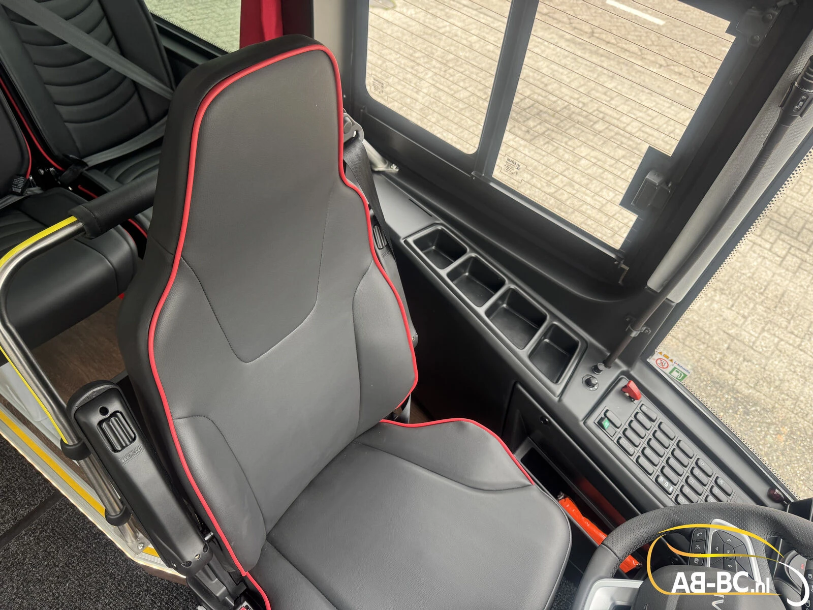 Iveco Rosero First Touring Electra, range 336 km, 24 Seats 2026 obrázek 59