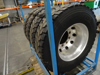 - Geen producent - N/A - Pirelli 295/80 obrazek 1