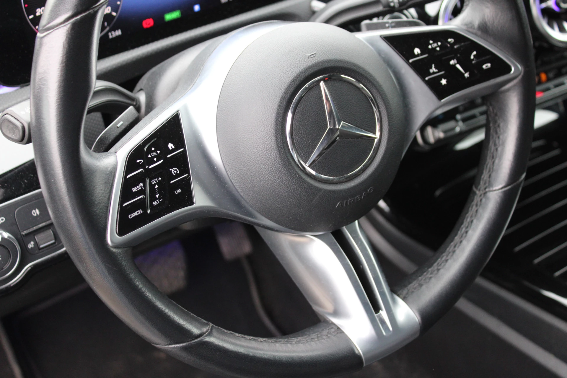 Mercedes-Benz A-Class 2023 - 250e AUT8 Luxury Line (FACELIFT) LEDER SFEER NAVI TREKHAAK obrázek 22