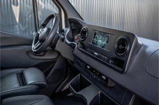 Mercedes-Benz Sprinter 2019 - 516 CDI L3H2 | 7-Zits | 3.5T Trekgwicht | Automaat | Camera | Mbux | Climatronic | Trekhaak afbeelding 2 miniatuur