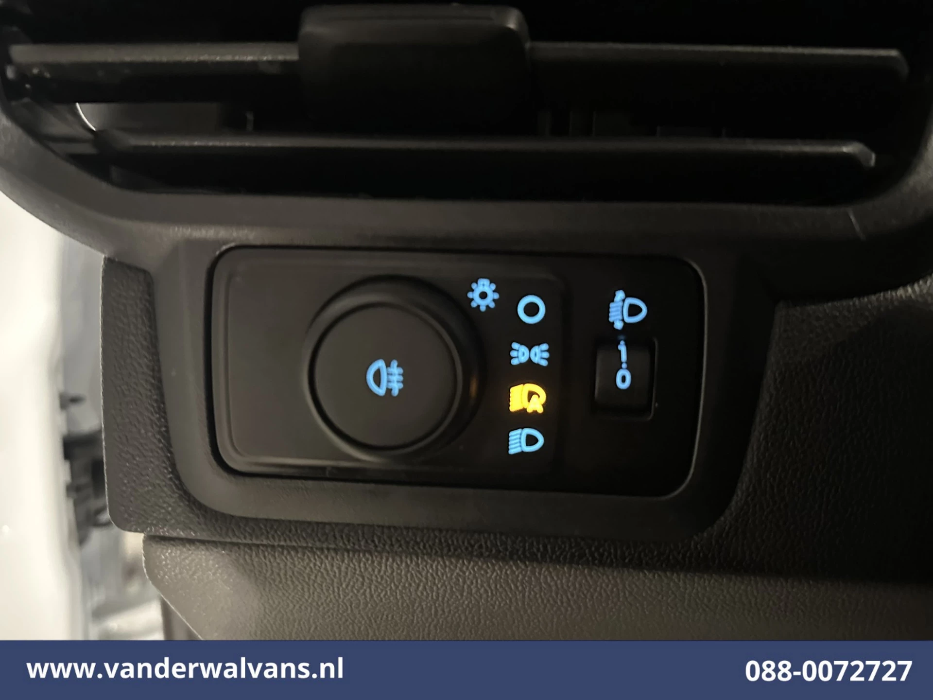 Ford Transit Custom 2024 - 2.0 TDCI 136pk L2H1 Euro6 Airco | Camera | Apple Carplay | LED obrázek 16