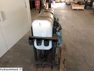 Universeel N/A - Hydraulic tank, 190 Liter image 2