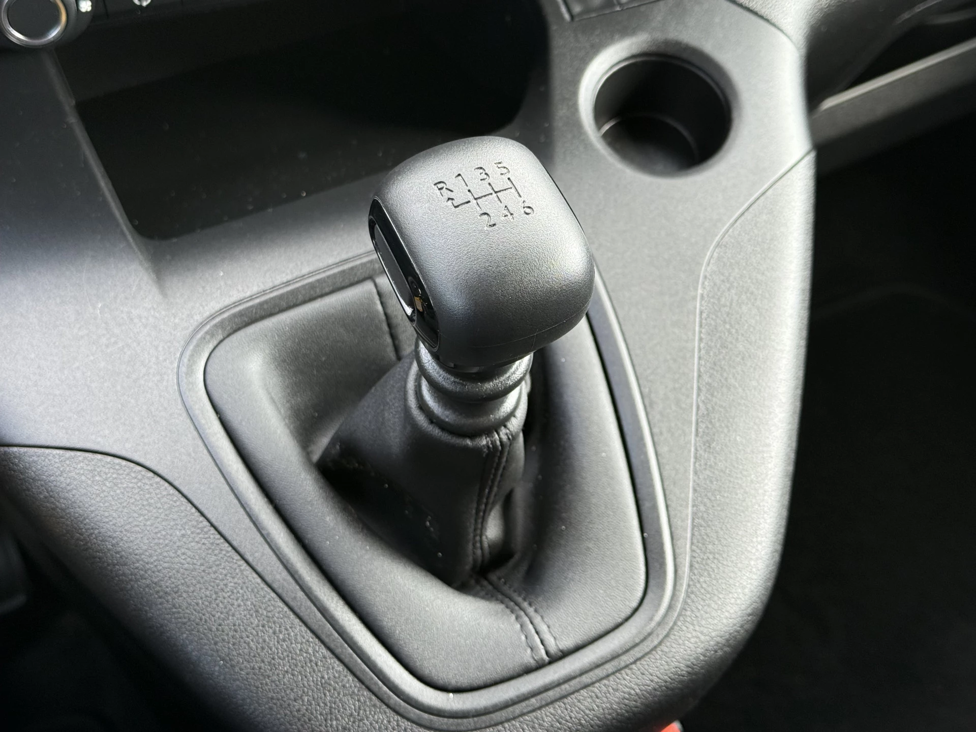 Peugeot Partner 2023 - 1.5 BlueHDi 102 PK / L1H1 / 1e EIG. / AIRCO / CRUISE / CARPLAY / SCHUIFDEUR / ZEER NETJES! zdjęcie 16