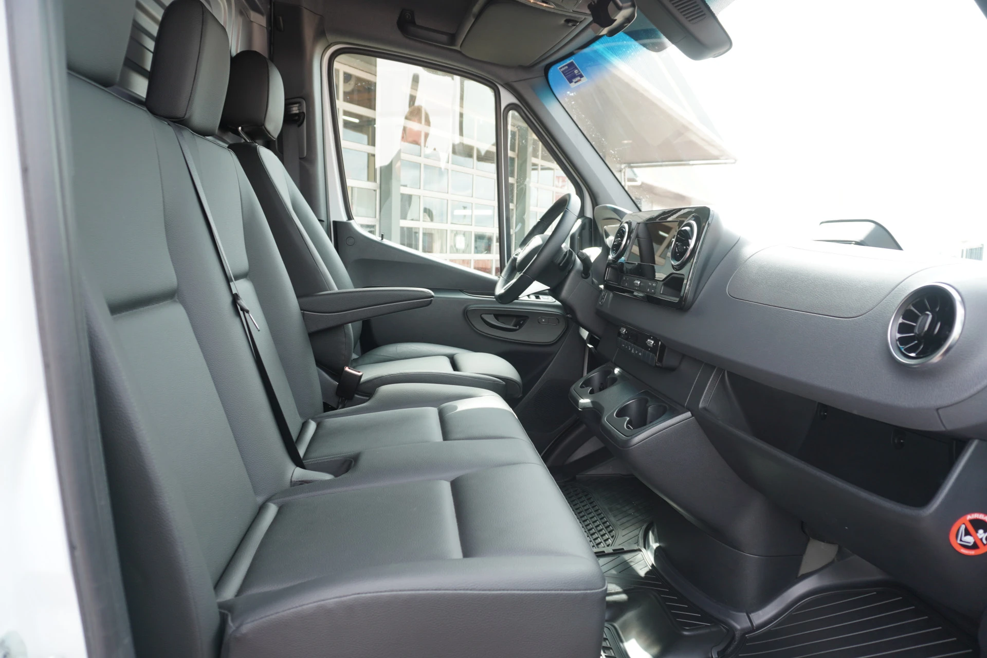 Mercedes-Benz Sprinter 2024 - 319 CDI 191PK L2H2 RWD Pro Automaat obrázek 13