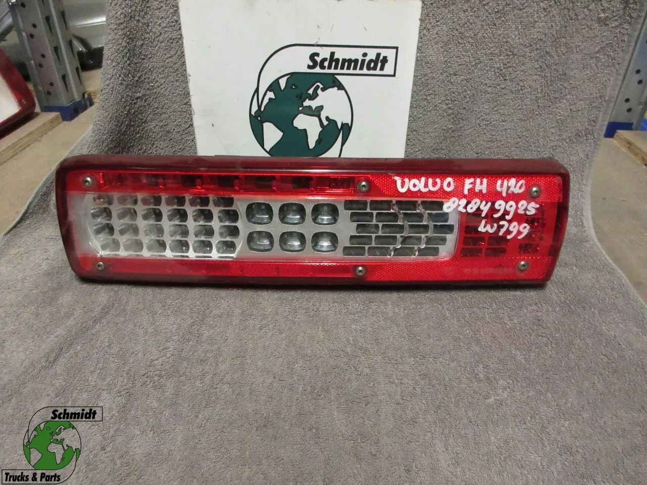 Volvo - 82849925 LED ACHTERLAMP RECHTS EURO 6 MODEL 2020 afbeelding 1