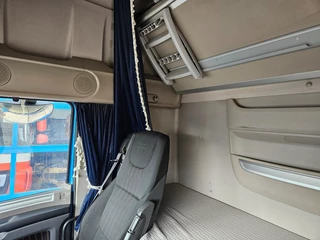 DAF XF 530 2018 - 8X2 Haakarm VDL 25 ton image 15