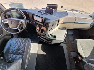 Mercedes-Benz Actros 2023 - 2663 Gigaspace 6x2 - Retarder - 4.90 WB - Full air - 630HP! - Leather obrazek 11