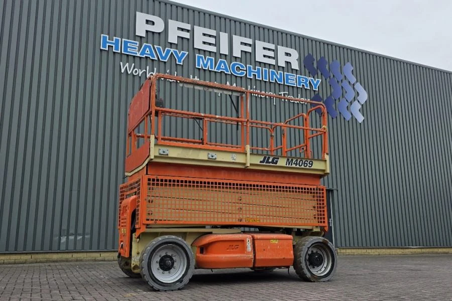 JLG 2011 - M4069 Hybrid, 14.2m Working Height, 360kg Capacity image 1