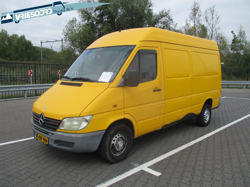 Mercedes-Benz 2000 - 208CDI afbeelding 1