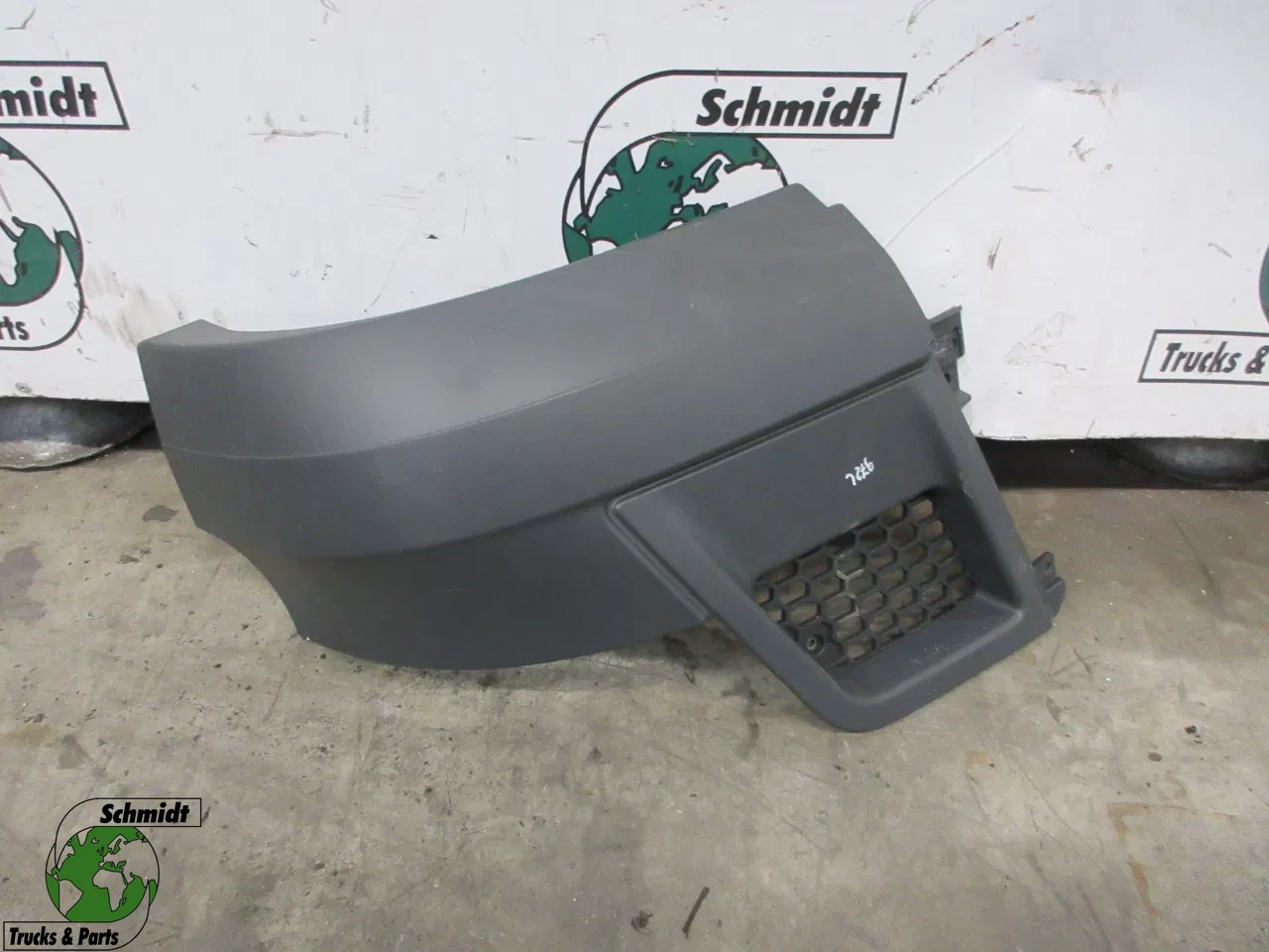 Mercedes-Benz - A 960 885 21 25 BUMPERHOEK MERCEDES BENZ 1833 EURO 6 MP4 obrázek 1