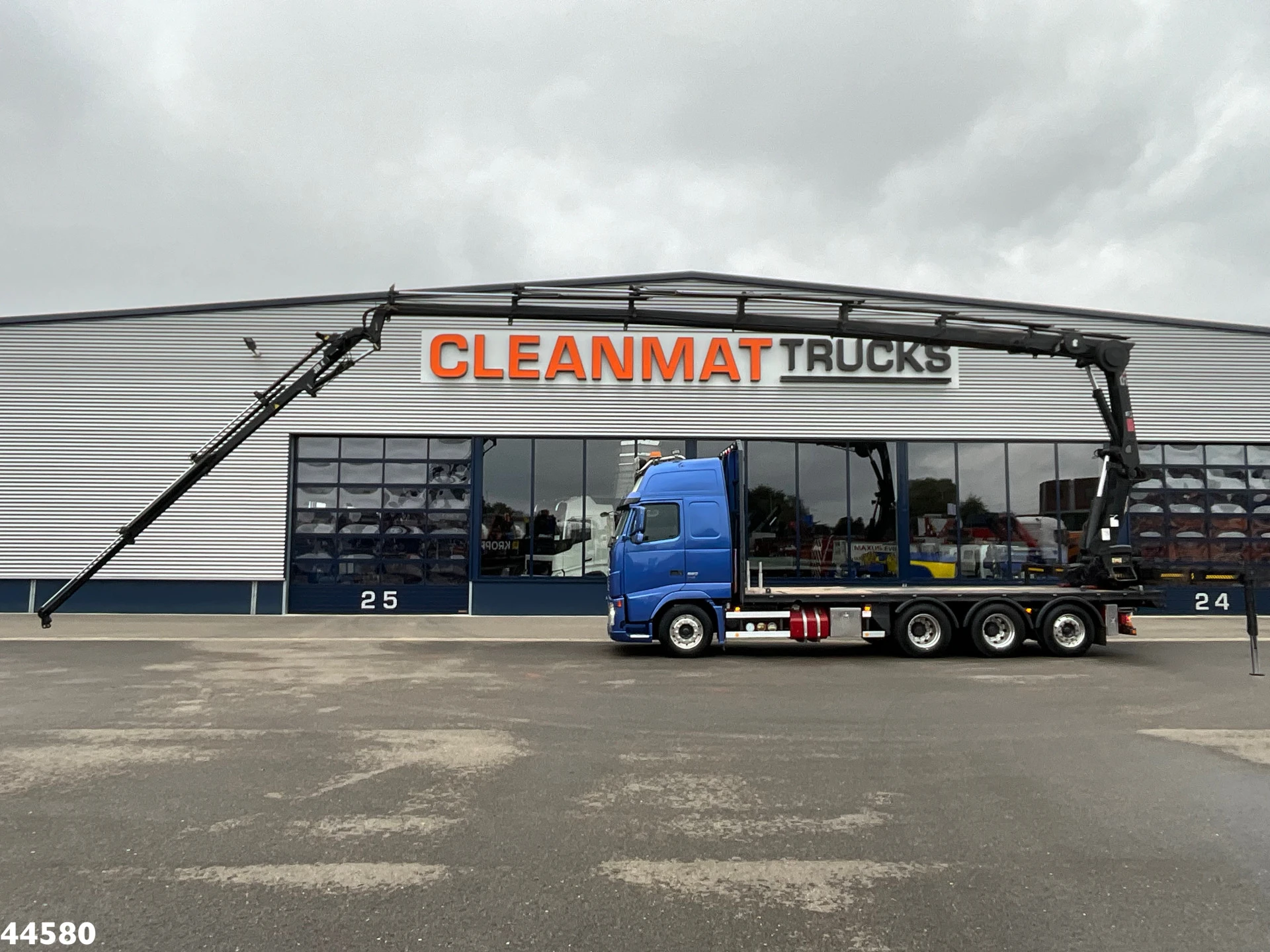 Volvo FH 2008 - 520 8x4 Euro 5 Hiab 24 Tonmeter laadkraan + Fly-jib afbeelding 1