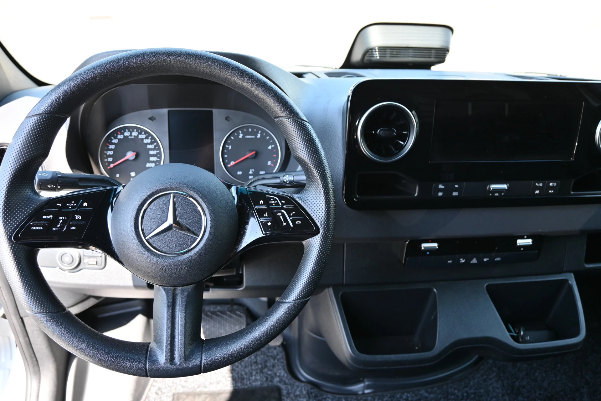 Mercedes-Benz Sprinter 2024 - 317 CDI L2H2 Pro HD Bild 15