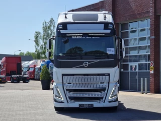Volvo FH 2023 - 13.500 Globetrotter XL 6x2 - Retarder - Full air - Leather - Camera imagen 2