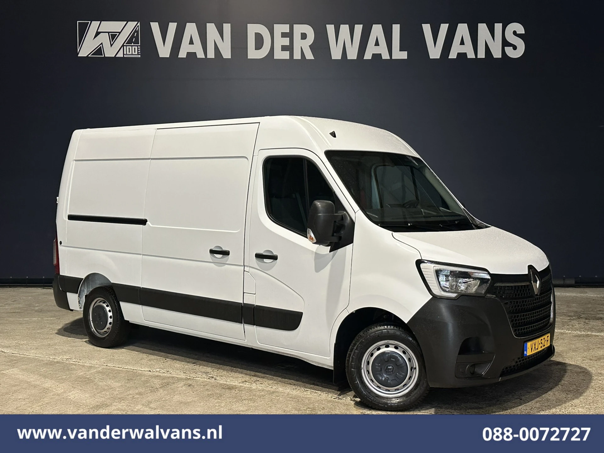 Renault Master 2023 - 2.3 dCi 136pk L2H2 Euro6 Airco | Navigatie | Camera | Cruisecontrol | LED | 2500kg Trekhaak afbeelding 1